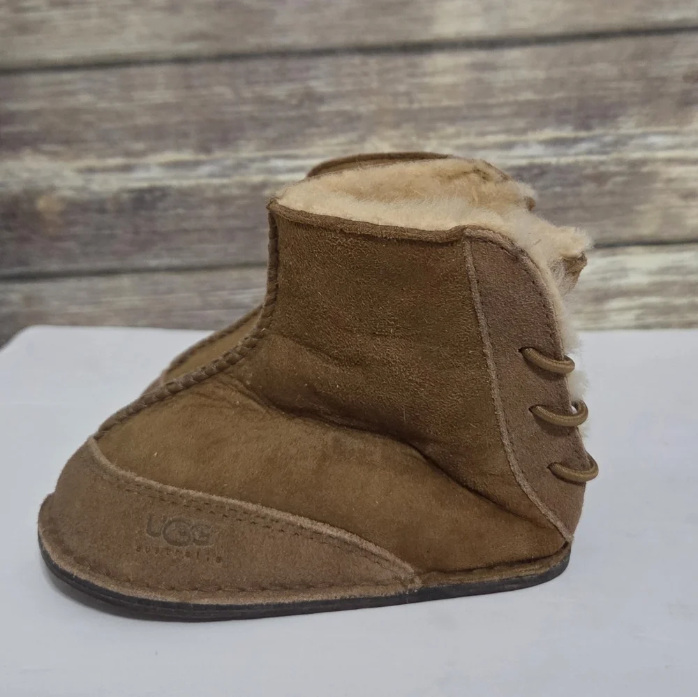 UGG Baby Chestnut Boo Suede Boots Geniune Sheepskin Size Medium 4-5 12-18 months